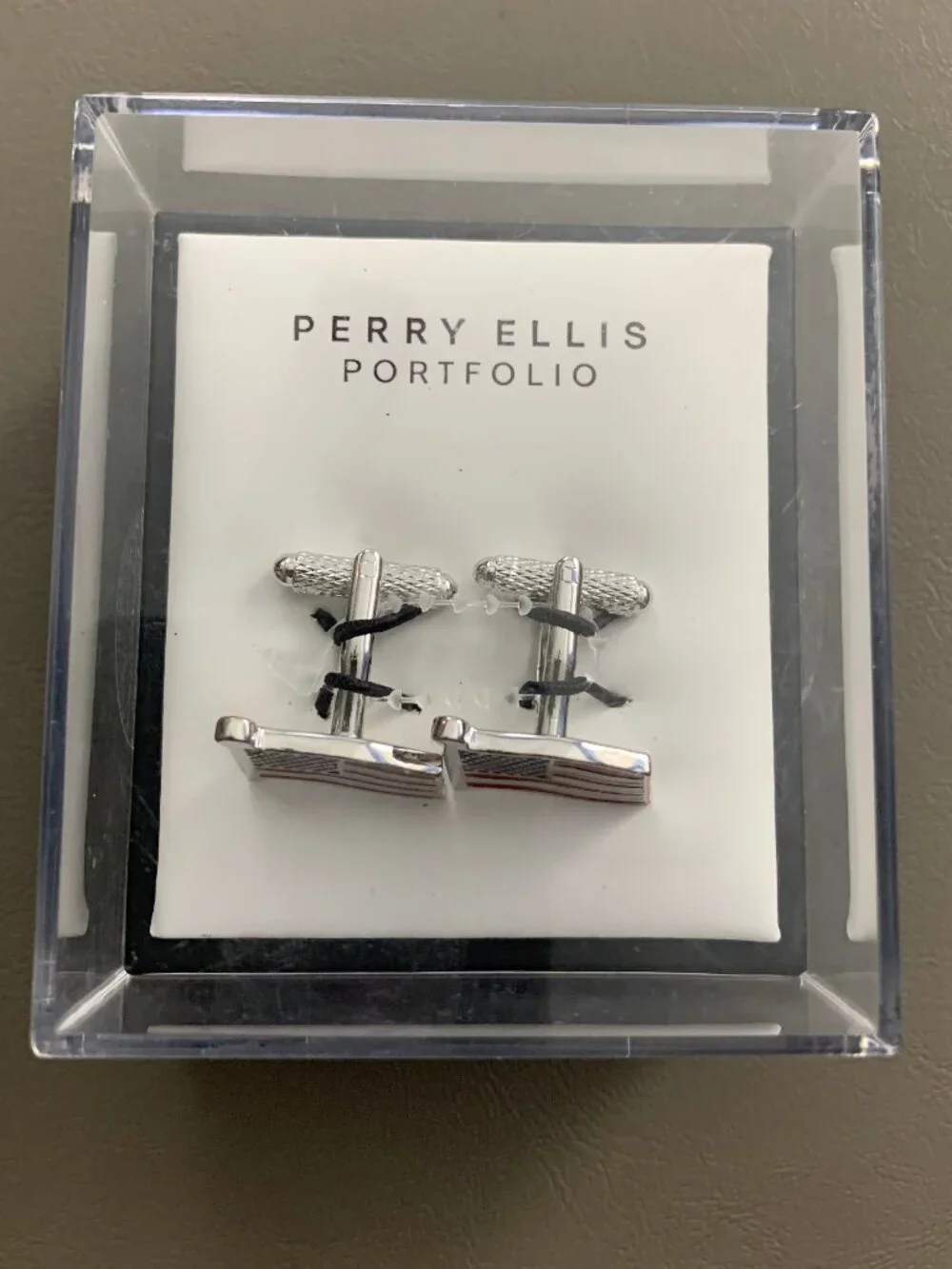 Perry Ellis Portfolio Men's Whale Back Patriotic American Flag Novelty Cufflinks